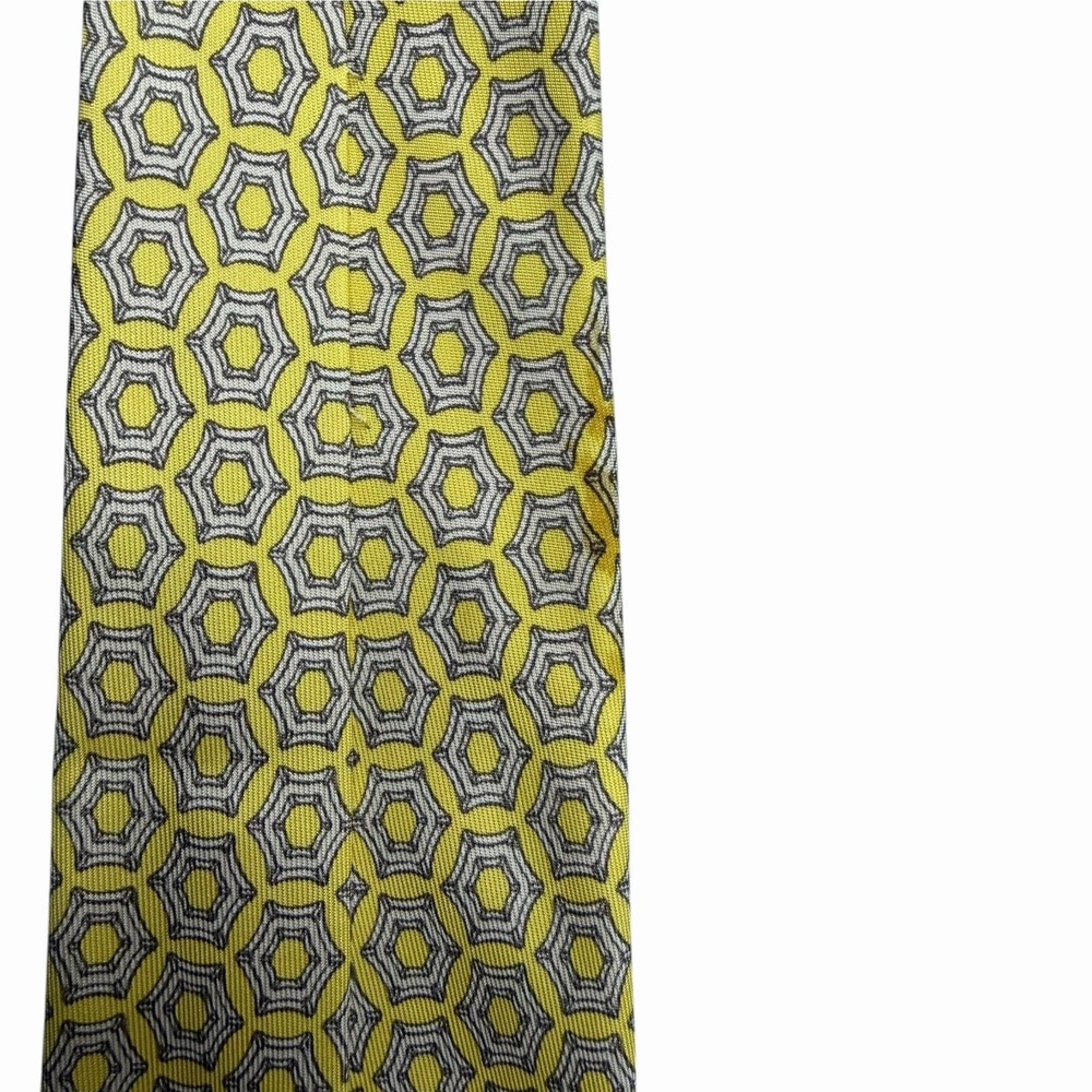 Hermes Men's Tie Geometric Hexagons Yellow Silk 7545 SA 3.75" (W) x 60" (L) guc - Picture 6 of 7